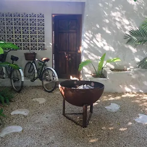 Wabi Sabi Garden By Amara Concepts. Сasa de vacaciones